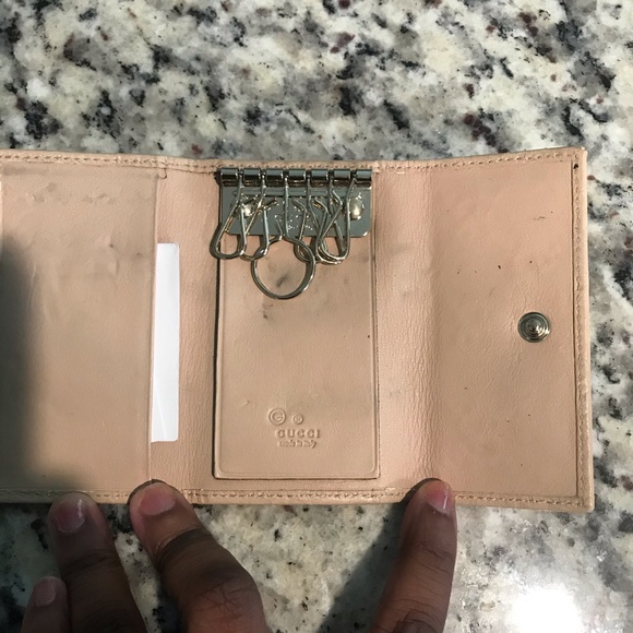 Key Holder Gucci - Etsy Gucci Logo Embossed key Holder
